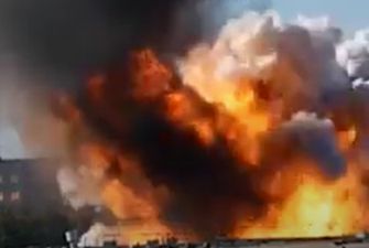 Обгоревшие люди бежали в ужасе: в России взорвалась и загорелась автозаправка – видео