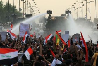 В Ираке полиция подавляет протест слезоточивым газом и боевыми пулями