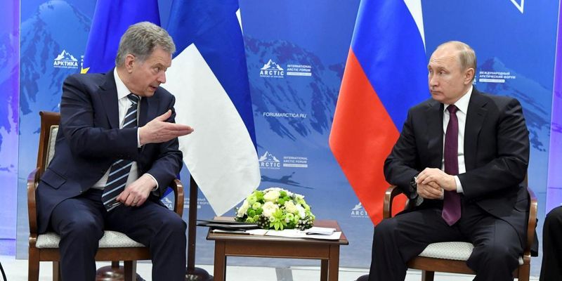 Президент Финляндии перед разговором с Путиным обсудил с Байденом Украину