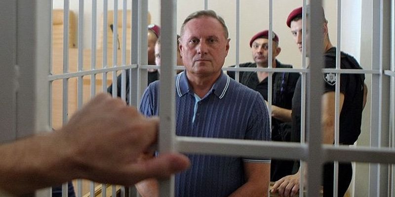 Врачи не советуют Ефремову поездки, суд "переведут" в режим видеосвязи