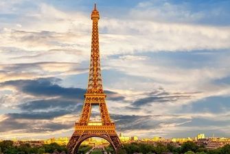 В Париже решили перекрасить Эйфелеву башню - оттенок не менялся последние 50 лет/К летним Олимпийским играм 2024 года