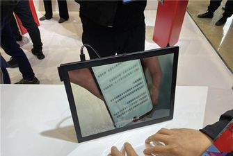 Ноутбук Lenovo ThinkPad X1 с гибким экраном на «живых» снимках