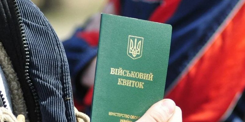 Крім дітей до 12 років: українцям за кордоном припинили видачу документів, Кулеба прокоментував