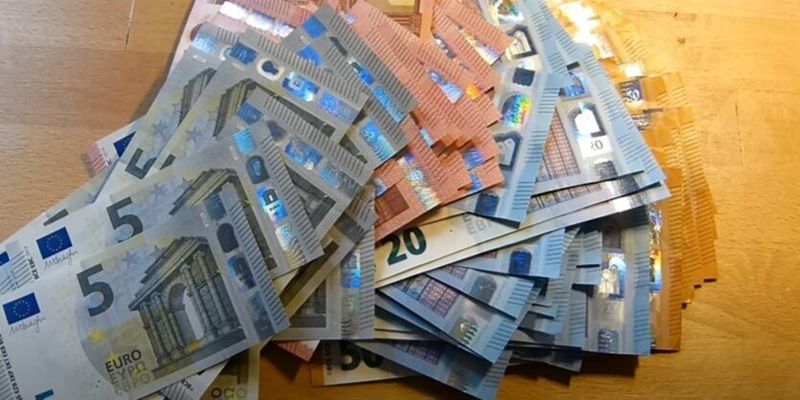 Украинцам выплатят по 500 евро: стартовала новая программа помощи