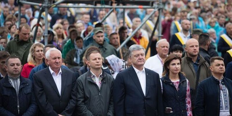 Порошенко в Зарванице призвал всех помолиться за Украину