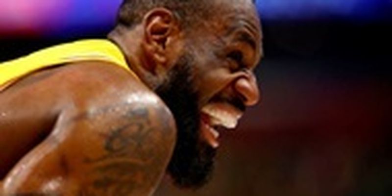 НБА: Лейкерс с безумным камбэком одолел Клипперс