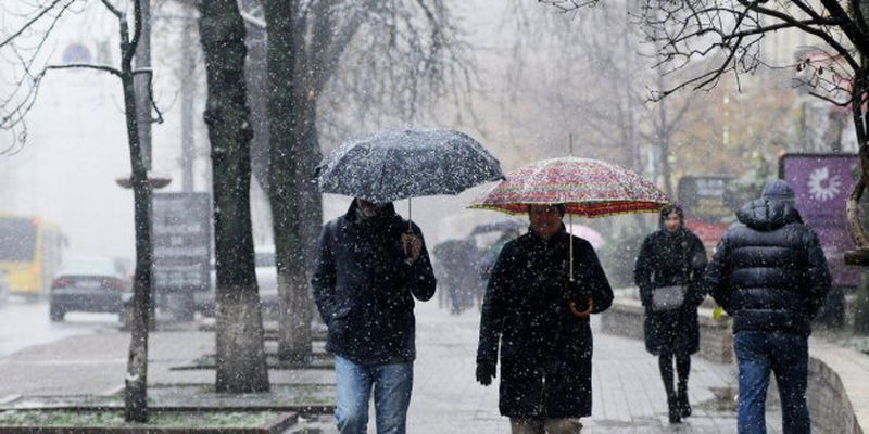 Кілька областей України уникнуть вологої погоди та мокрого снігу, решті доведеться потерпіти: прогноз на 25 листопада