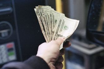 Доллар удивит украинцев: эксперт сказал, как изменится курс валют в апреле