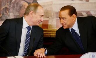 Убил оленя и разрезал тушу: Путин сделал Берлускони жестокий подарок