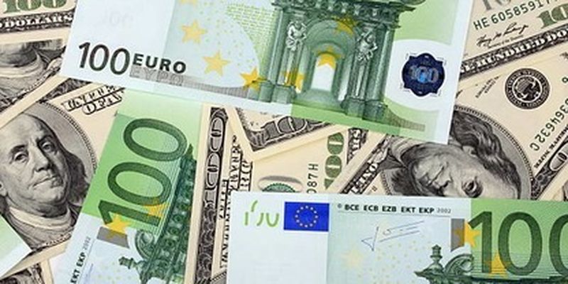 Доллар и евро опять дорожают: курс валют в банках и на черном рынке