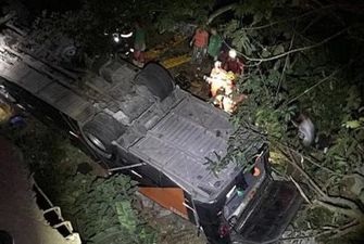 В Бразилии упал с моста автобус с футбольной командой: есть погибшие и раненые