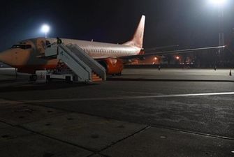 В Украине ожидается посадка самолета с эвакуированными украинцами из Китая: онлайн трансляция/На борту самолета нет больных, все граждане прошли проверку