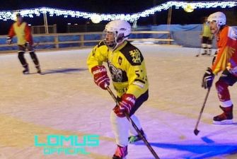 Ломаченко став хокеїстом: яскраві фото боксера на льоду