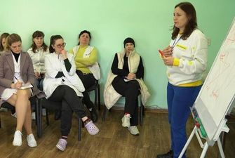 Преодолеть стресс во время войны: психологи Фонда Рината Ахметова помогли медикам в Запорожской области