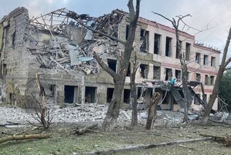 На Донетчине за сутки россияне разрушили две школы
