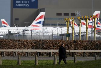Коронавірус б'є по авіаційній галузі: British Airways може відсторонити від роботи 32 тисячі співробітників