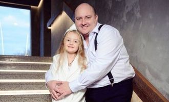 Юрий Ткач показал, как с 9-летней дочкой-красавицей отрывался на концерте Артема Пивоварова