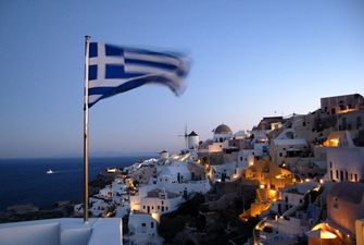 Греция отменила семидневный карантин для туристов из ряда стран