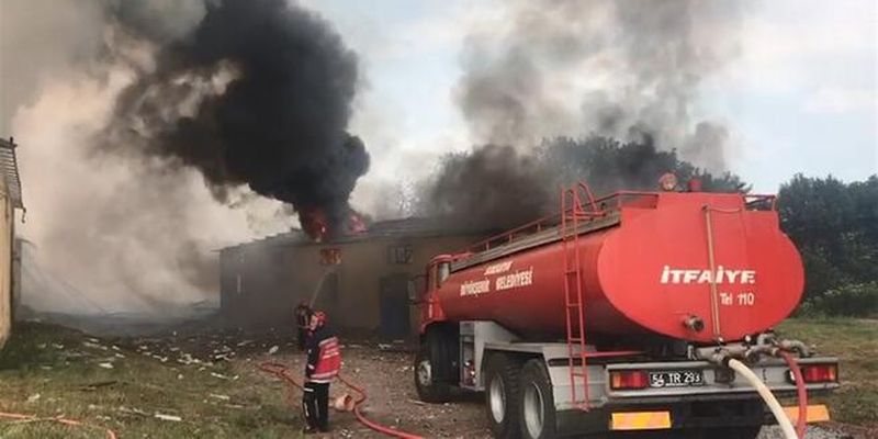 Десятки людей пострадали из-за взрыва на заводе фейерверков