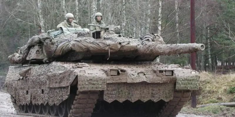 На поле боя идет война инженеров за шведские танки Strv 122: Forbes пишет о усилиях украинцев и оккупантов