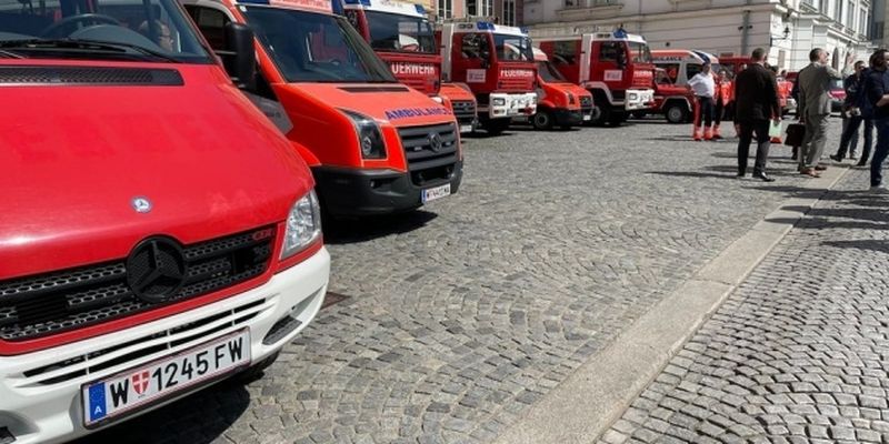 Вена передала Украине 16 пожарных и спасательных автомобилей
