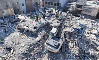 В Турции увеличилось число жертв смертоносного землетрясения