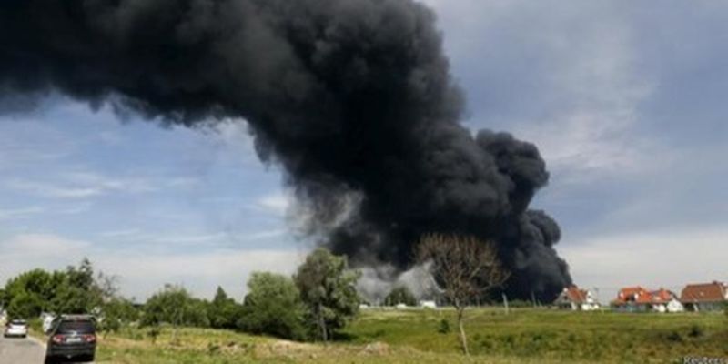 В Омске произошел мощный "нефтяной" пожар: фото и видео