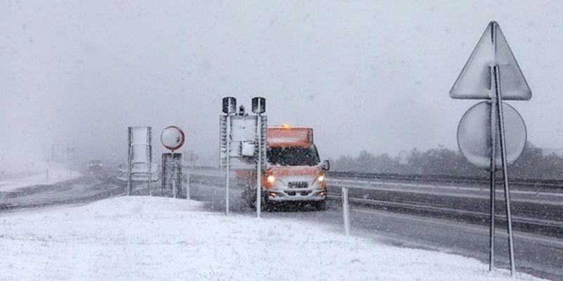 Снегопады в Хорватии вызвали транспортный коллапс