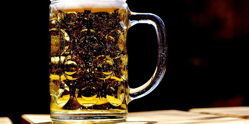 Найбільший виробник пива в світі прогнозує зниження прибутку на 10% через коронавірус