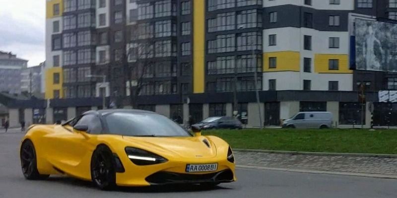По нашим дорогам из Киева не доедет: в сети бурно обсуждают элитный спорткар, замеченный в Ивано-Франковске