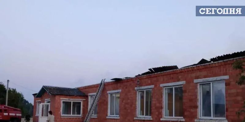 В Ровенской области молния подожгла школу – тушили всю ночь