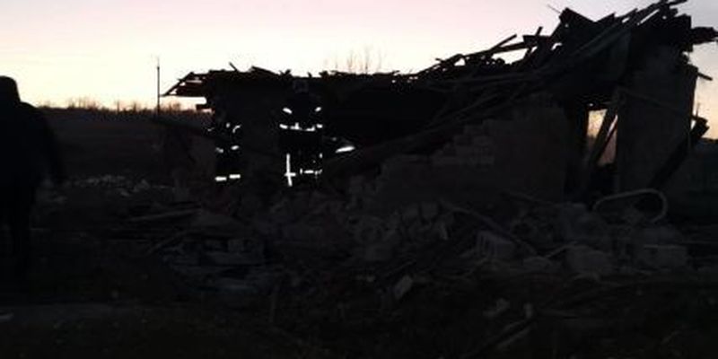 Россияне обстреляли Запорожье: попали в жилой дом, под завалами есть человек