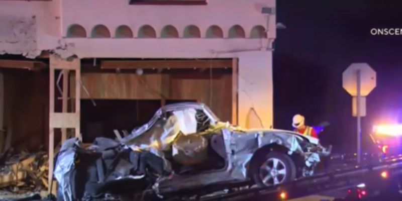 Dodge Charger подлетел в воздух и врезался в автобус: видео момента аварии