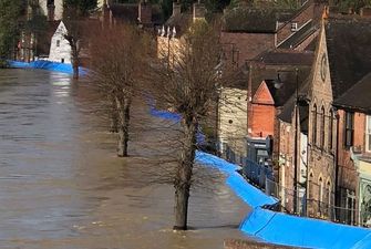 У Британії екстрено евакуюють мешканців містечка через загрозу повені