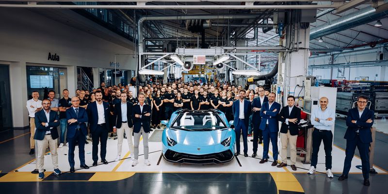 Lamborghini попрощались с культовым Aventador: каким будет преемник суперкара
