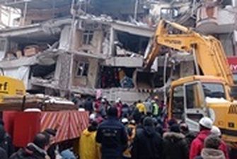 В Турции число жертв землетрясения достигло 284