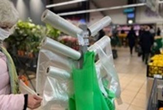 Украинцы за год уменьшили использование пластиковых пакетов на 40-90%