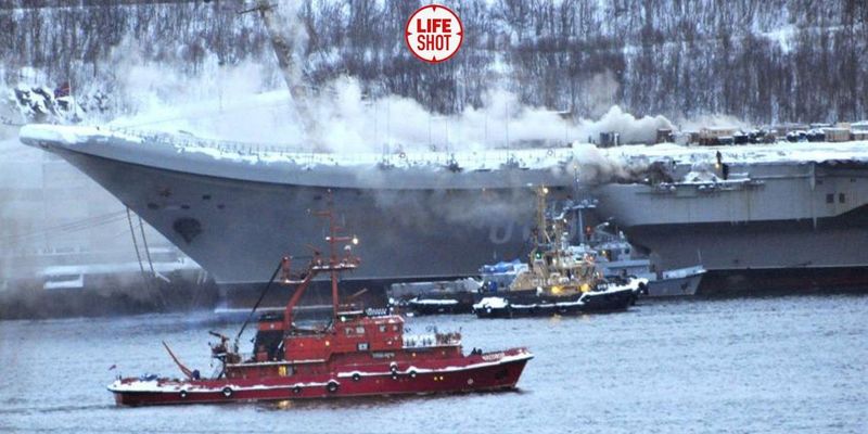 З вогнем не могли впоратися добу, є загиблі: подробиці пожежі на російському крейсері