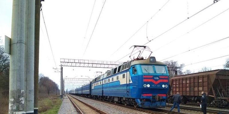 На Харьковщине пассажирский поезд сбил насмерть мужчину
