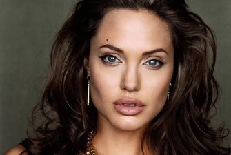 Как будто другой человек: Поклонники Анджелины Джоли не узнали ее на свежем фото