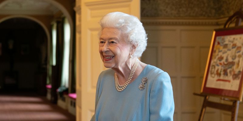 Королева жива! Елизавета II второй раз за неделю отменила онлайн-встречи