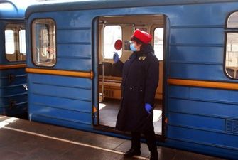 ​В Киеве срочно остановили движение поездов на "красной" линии метро: названа причина