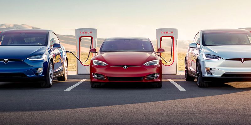 Зрада відміняється: Tesla після ДТП матимуть змогу заряджатися від швидкісних станцій