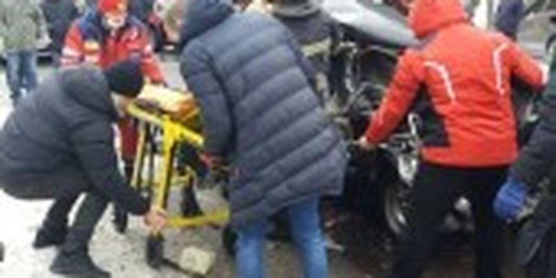 На Харківщині масштабна ДТП за участі п’яти авто – посттраждала 6-річна дівчинка