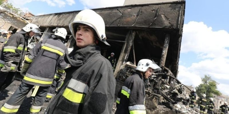 Ракетный удар по Виннице: к спасательным работам привлечены тысяча человек и более 200 единиц техники
