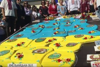 200 кілограмів смакоти: на Хмельниччині зареєстрували геральдичний пряничний рекорд – відео