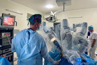 Вперше в Україні лікарі прооперували стравохід за допомогою робота-хірурга