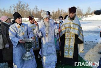 Патріарх Філарет освятив води Дніпра в Гідропарку