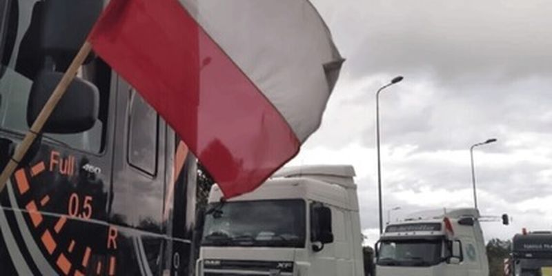 Поляки возобновили блокаду на одном пункте пропуска: где сейчас очереди из грузовиков