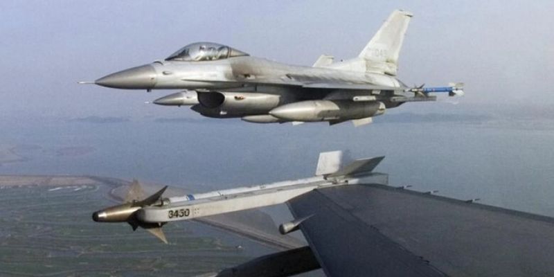 В США усиливается давление для поставок F-16 Украине: Вашингтон может разрешить союзникам